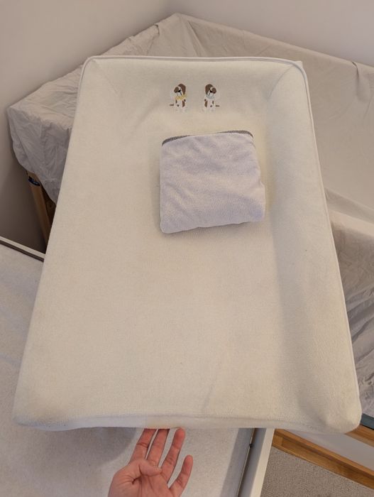 Komoda przewijak MYLLRA IKEA z matą oraz pojemnikami z koszem