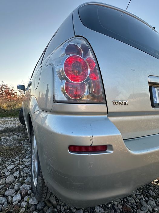 Toyota corolla verso  1.8 benzyna