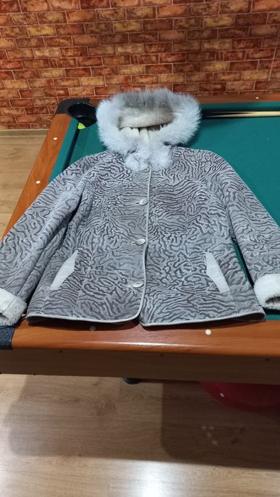 Kożuch naturalny rozmiar 40-42, szerokość od pachy do pachy 57 cm