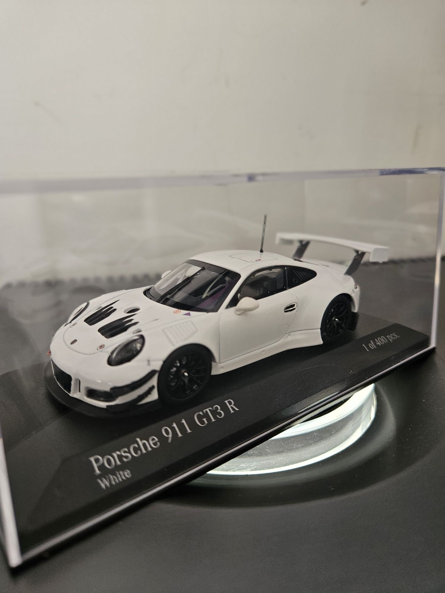 Porsche 911 GT3 R MINICHAMPS