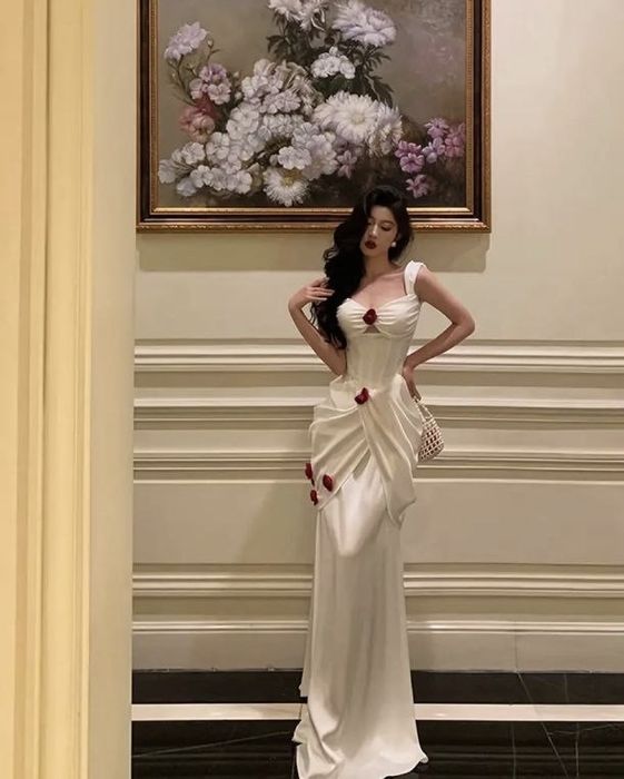 Очень шикарное платье , брала для фотосесии, которая так не состоялась