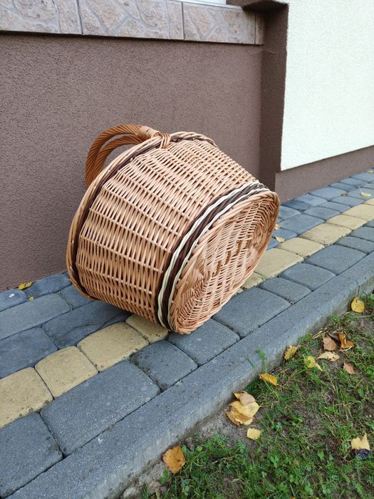 Dwa kosze wiklinowe