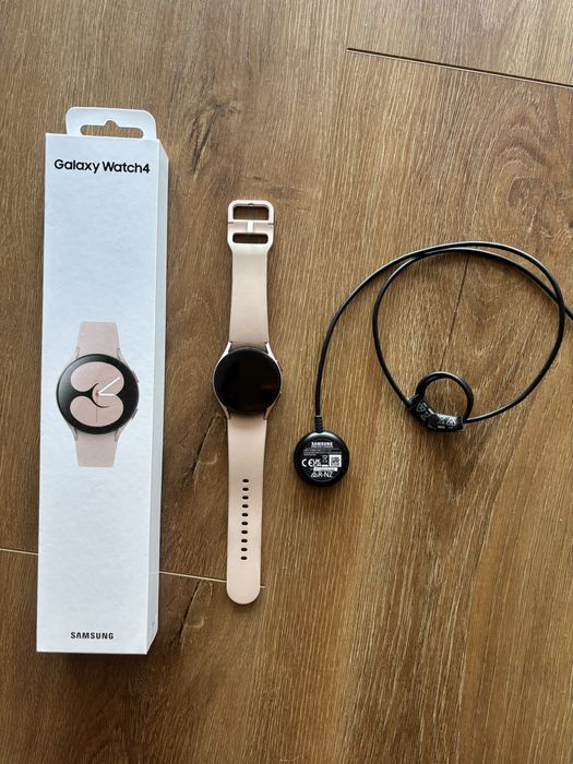 Jak nowy Samsung galaxy watch 4 bardzo malo uzywany różowy 20mm
