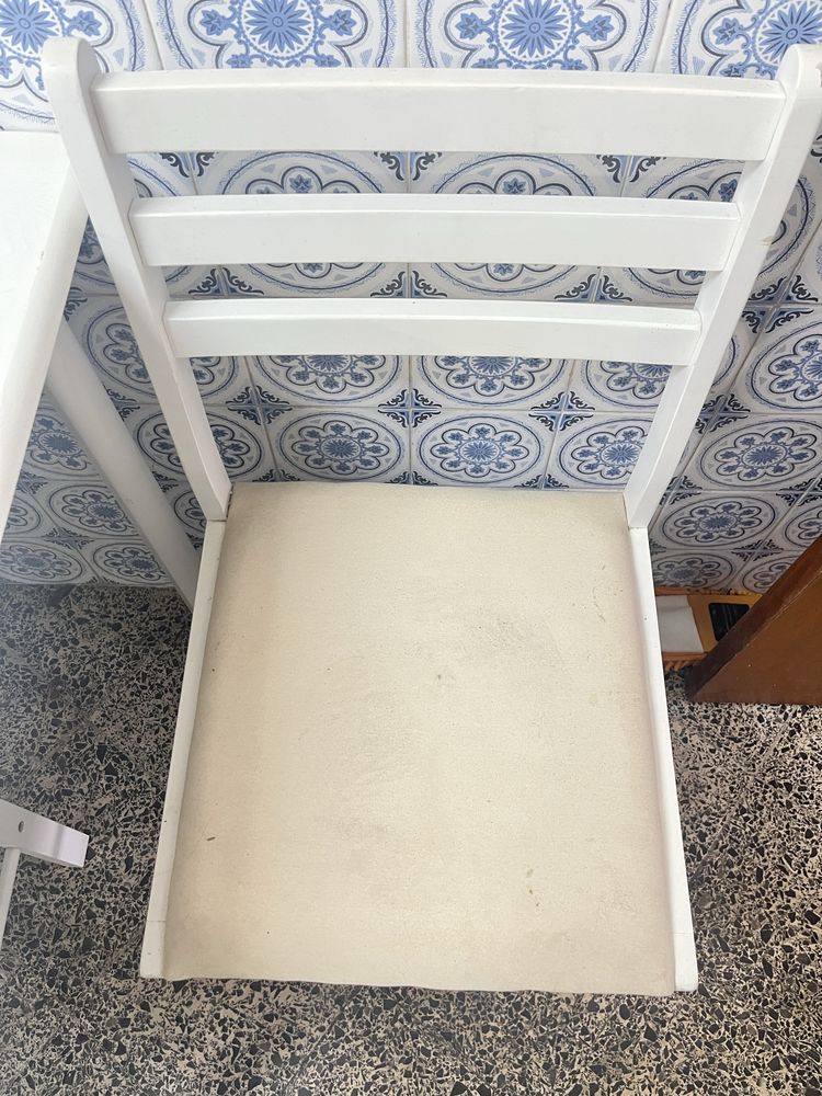 Conjunto mesa e 4 cadeiras