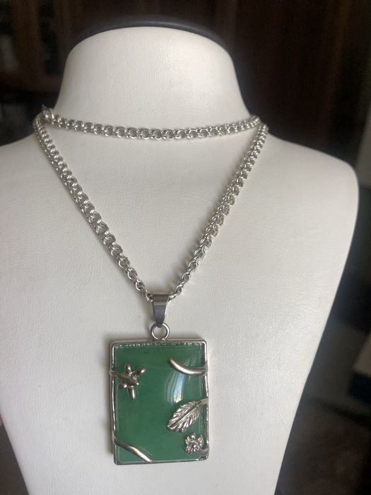 Кулоны с разными камнями