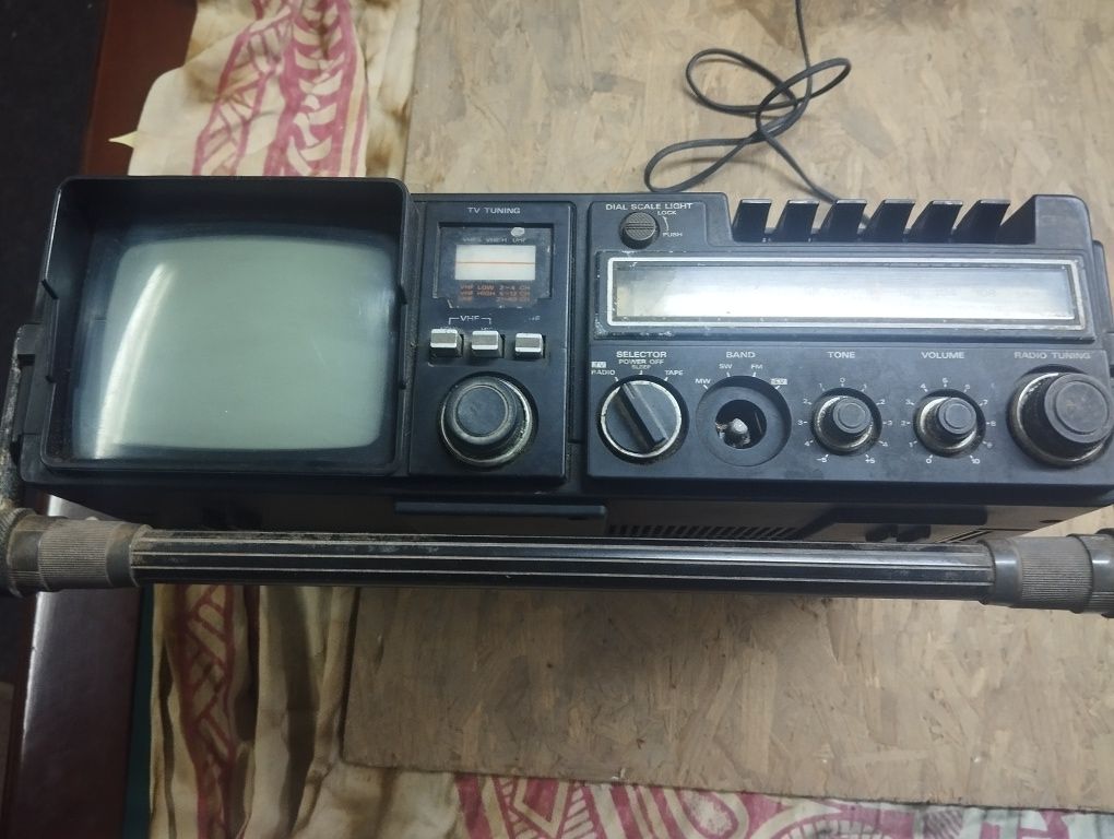 Radio, cassetes, TV  Hitachi k50 rw