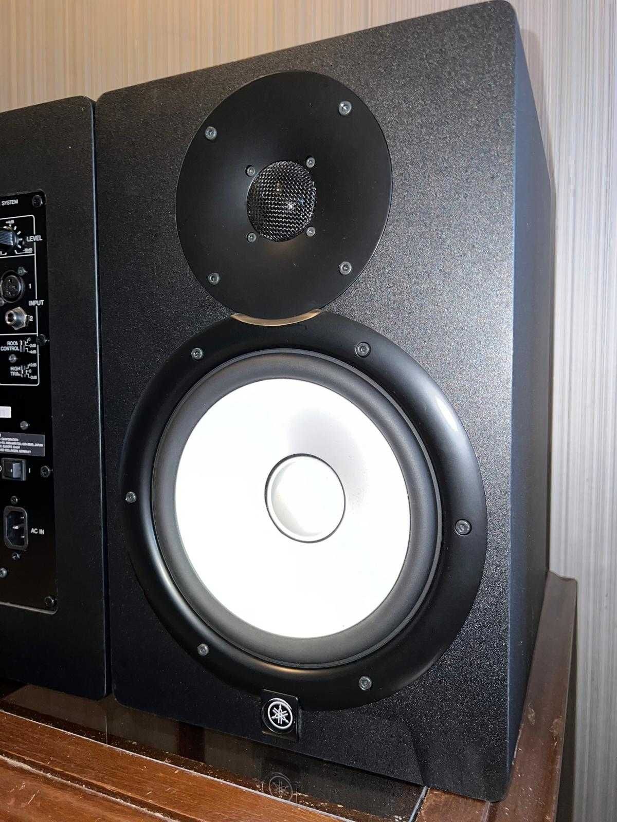 Yamaha HS8 e suportes