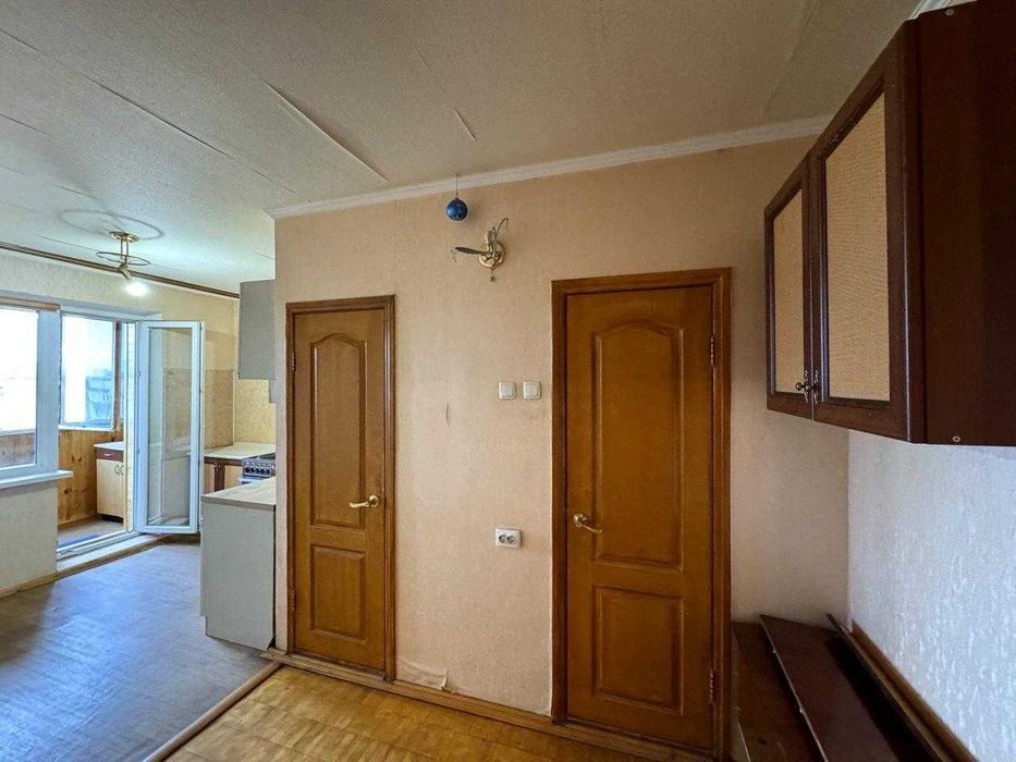 Продам 2 к вул Червоної Калини 22  Троещина