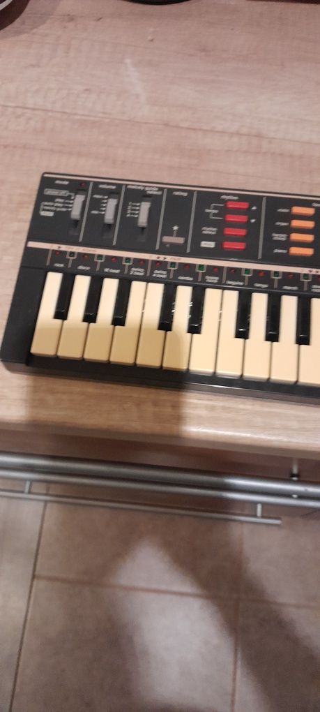Casio Pt-82  32 klawiszowy mini syntezator  lata 80