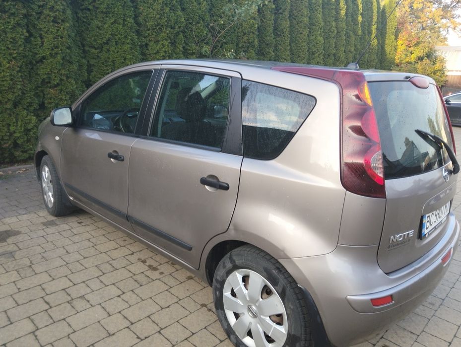 Авто Nisan Note 2012