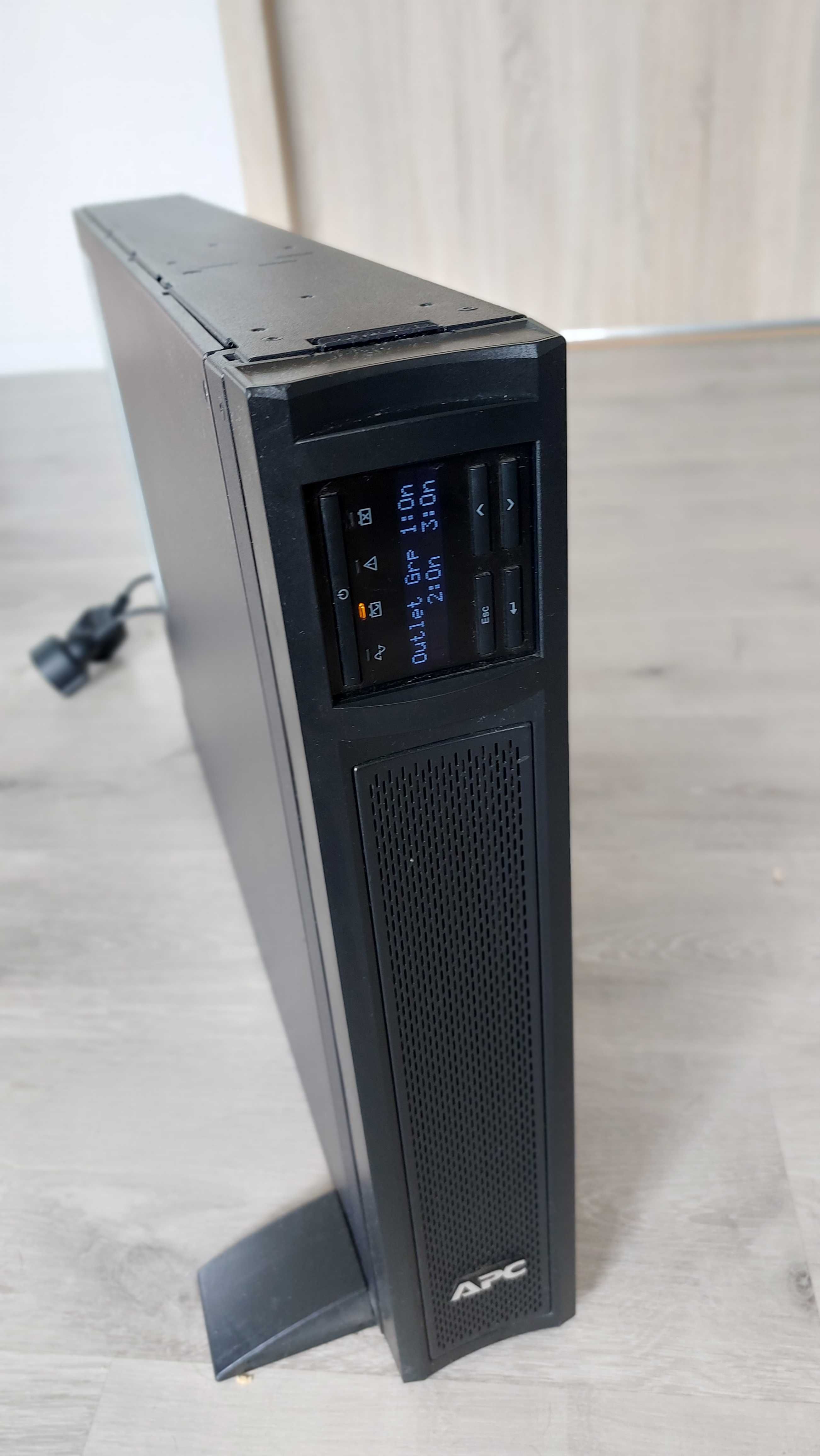 Zasilanie awaryjne UPS 3000W model APC SMX3000RMHV2U