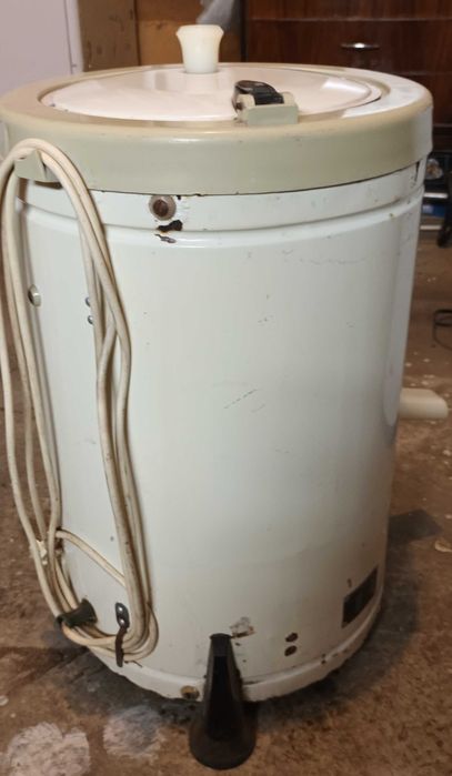 Wyprzedaż garażowa - stara wirówka Światowid z PRL