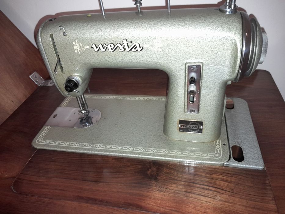 Maszyna do szycia Westa w szafce – retro, sprawna