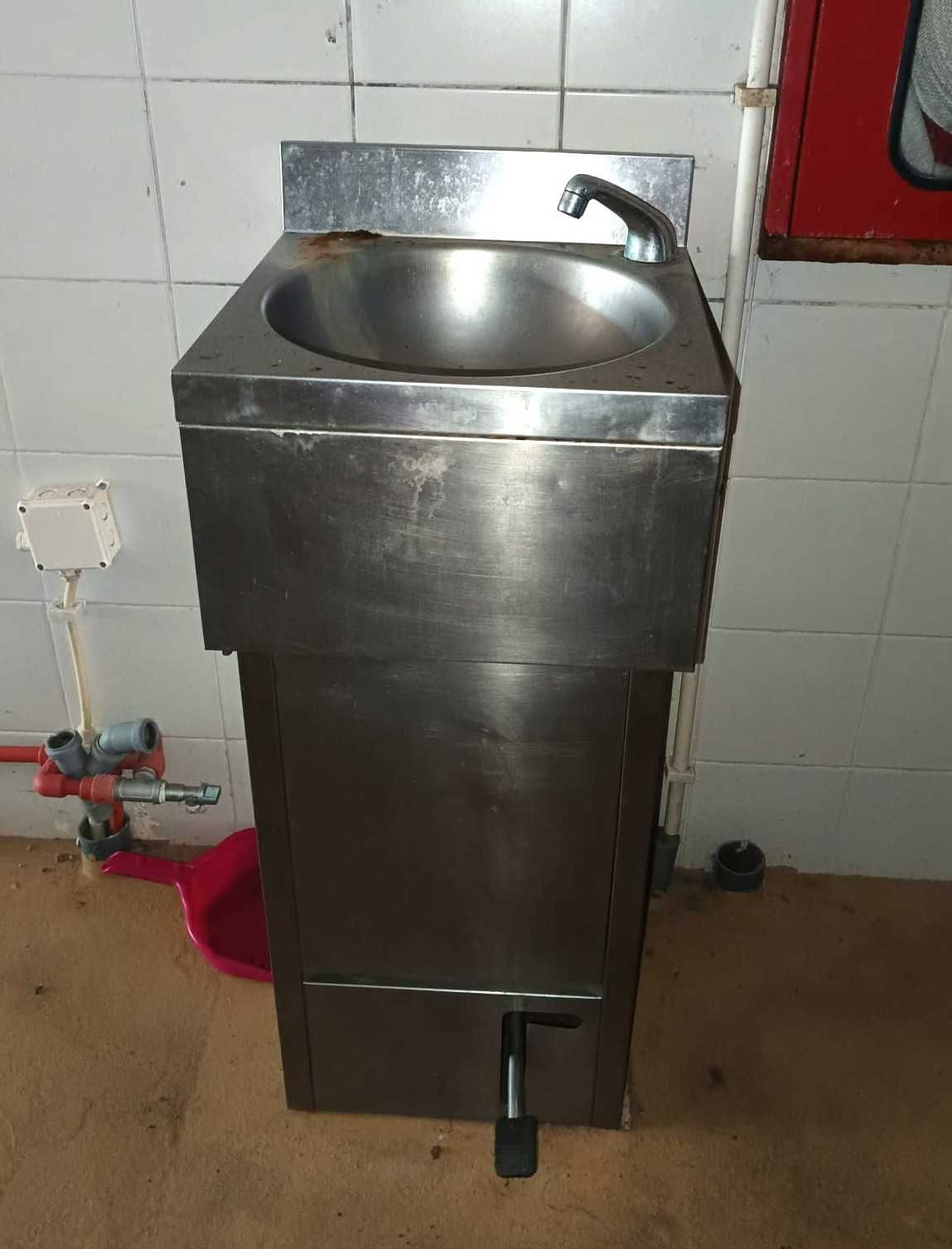 Conjunto de Equipamentos de Suporte e Cozinha Profissional