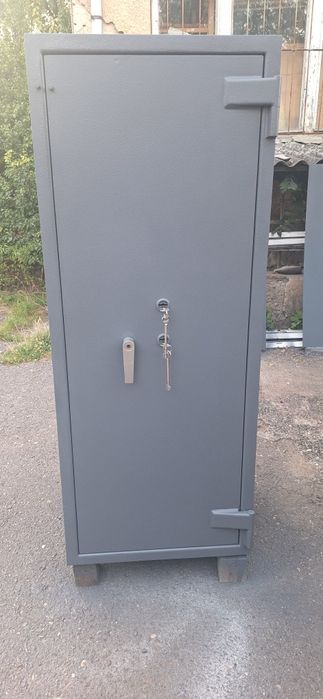 Сейф третього класу опору.