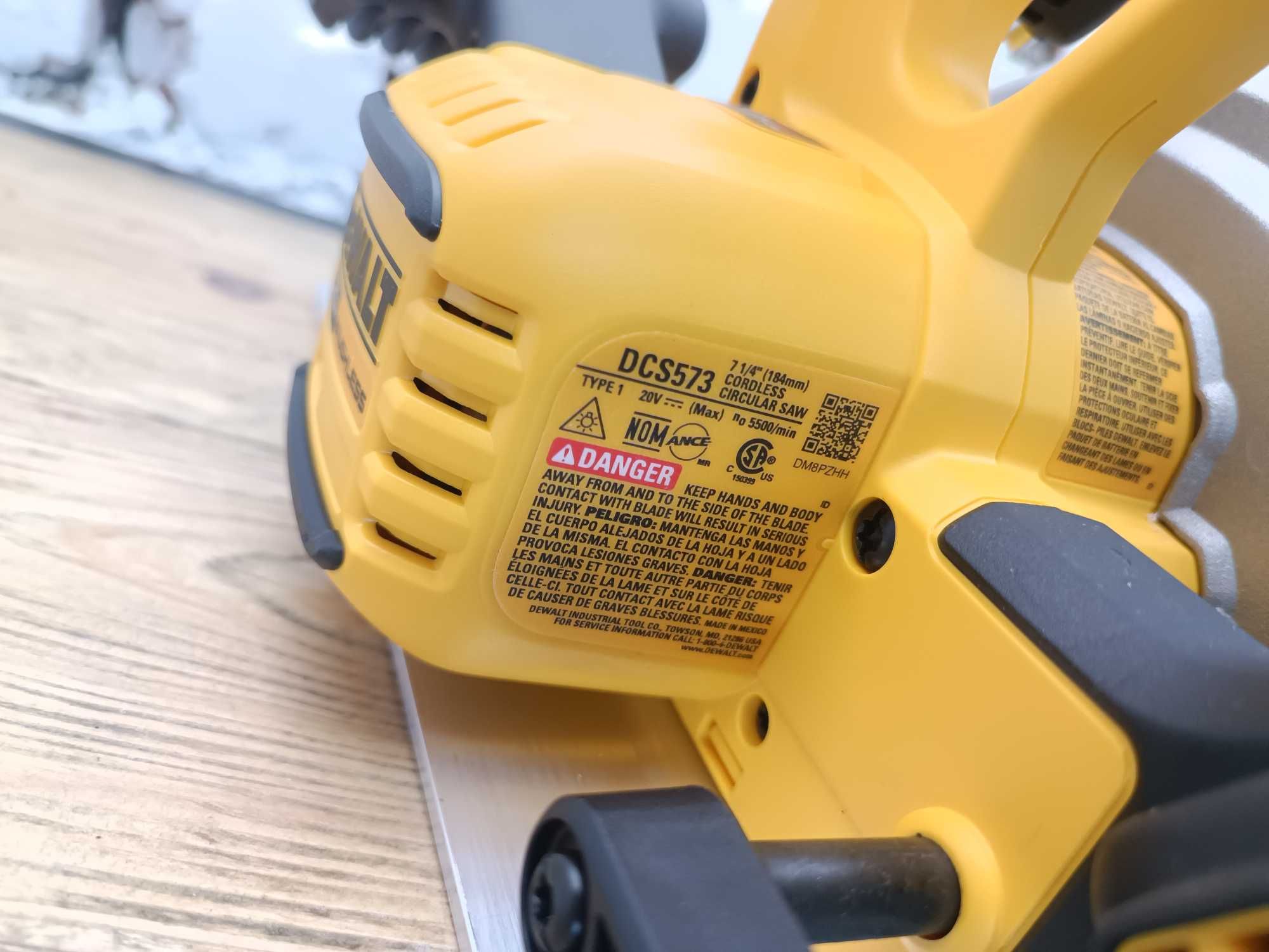 Акумуляторна циркулярна пила паркетка DeWALT 20v DCS573 MADE IN MEXICO