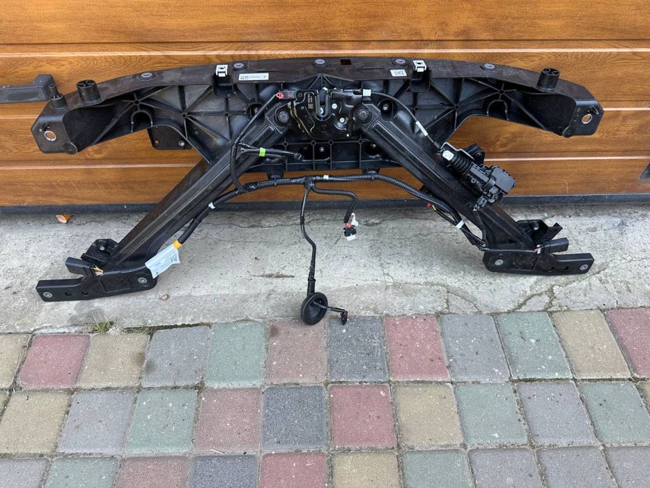 Телевізор взборі tesla model Y