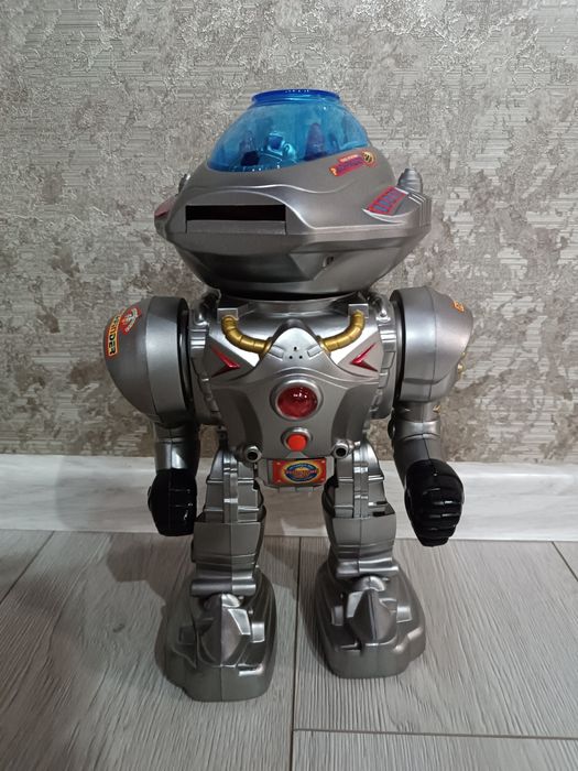 Робот на пульті управління