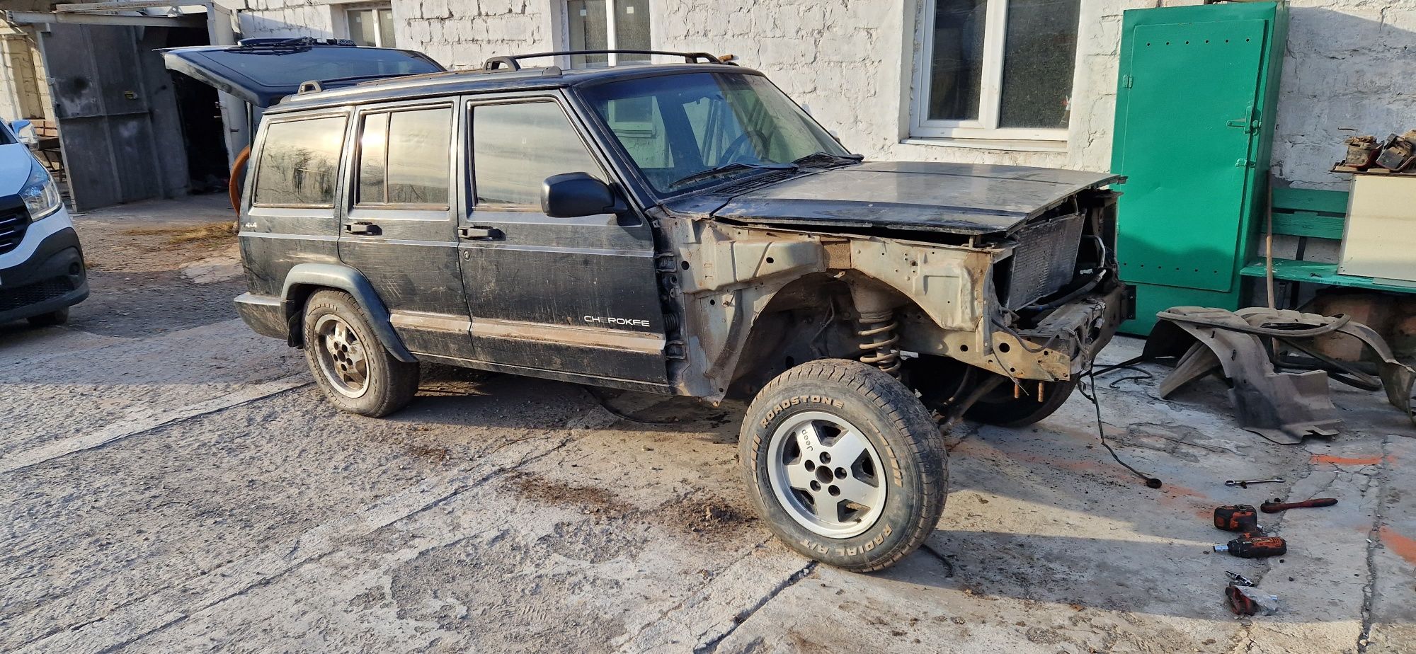 Jeep xj продам по запчастям