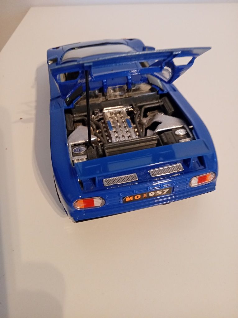 Bugatti EB 110 bburago 1:18