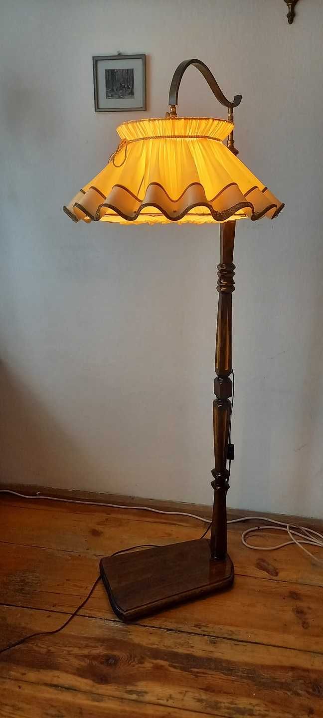 Drewniana lampa podłogowa z abażurem - ruchome ramię