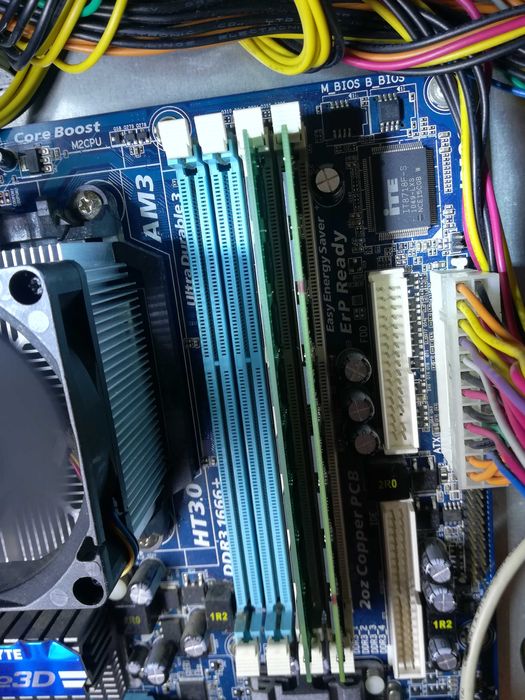 грати недорого.4 ядра 8гб відеокарта 1 GB на 5 пам'яті WOT на середніх