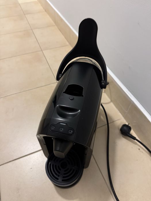 Tchibo Cafissimo Ekspres + uchwyt na kapsulki