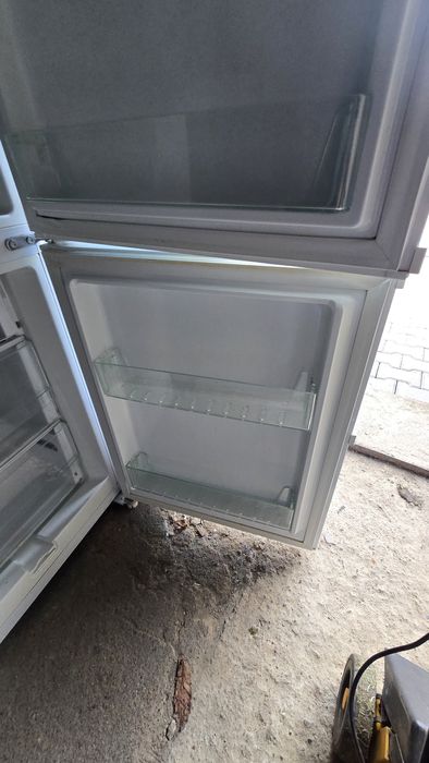 Lodówka Chłodziarko-zamrażarka Samsung RL39THCSW