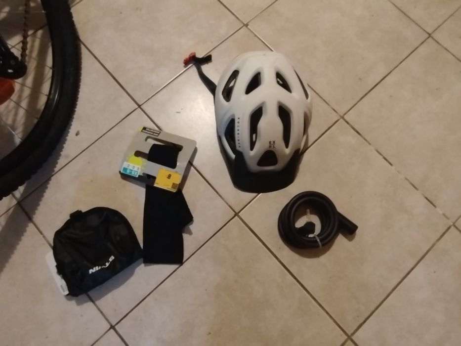 Bicicleta nova com acessórios