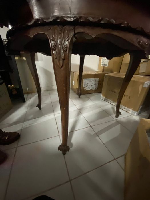 Mesa maciça oval e redonda