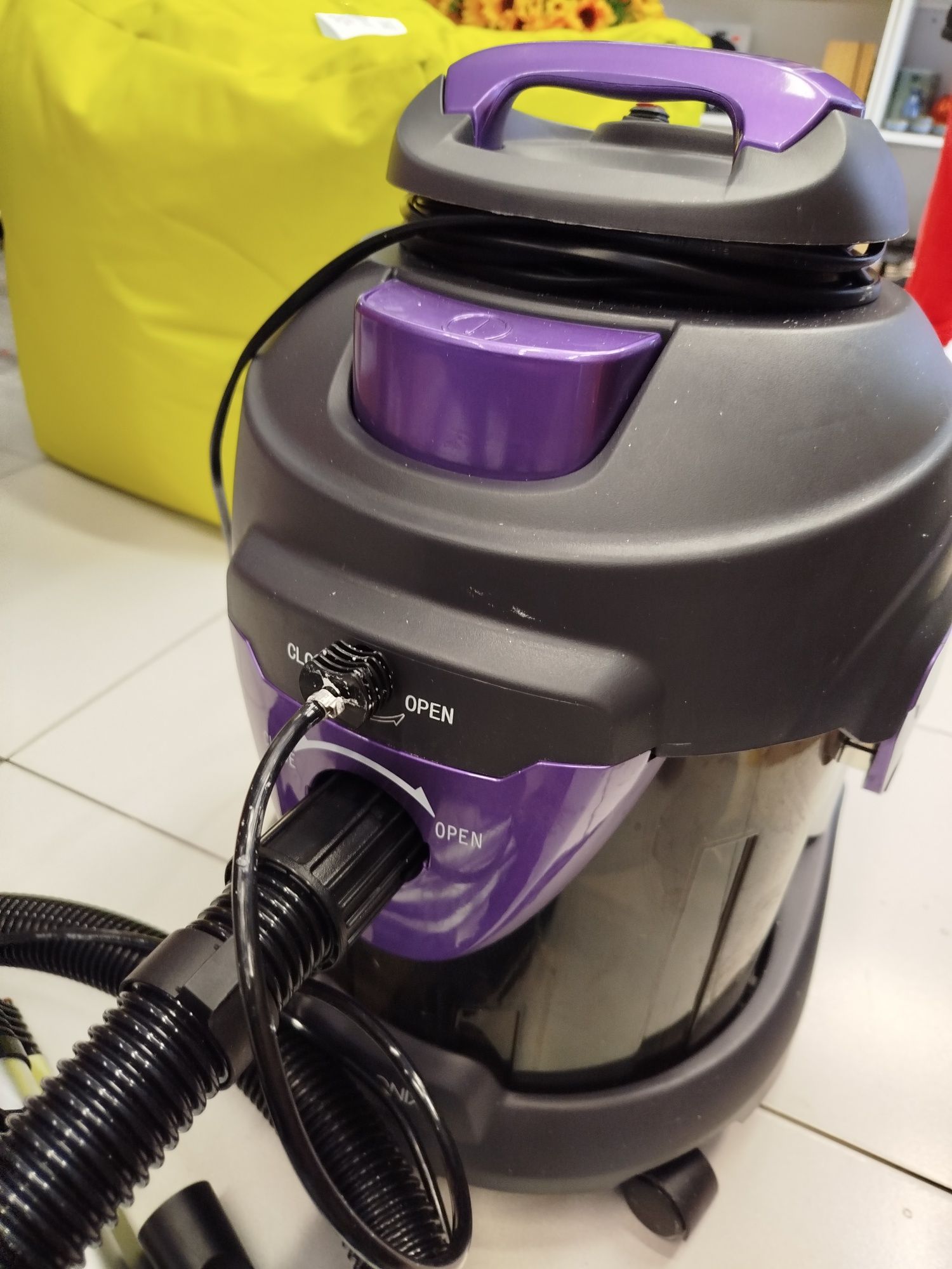 Odkurzacz piorący do dywanów i tapicerki