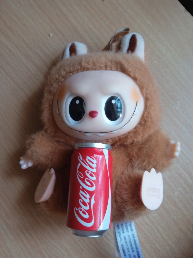 Лабубу с coca cola