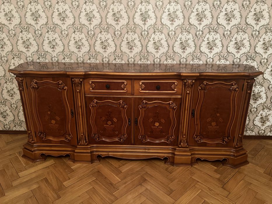 Тумба деревянная, буфет, комод, резное дерево, отличное состояние