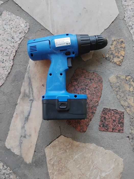 Estou a vender esta aparafusadora