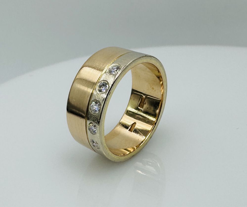 Кольцо с бриллиантами  585