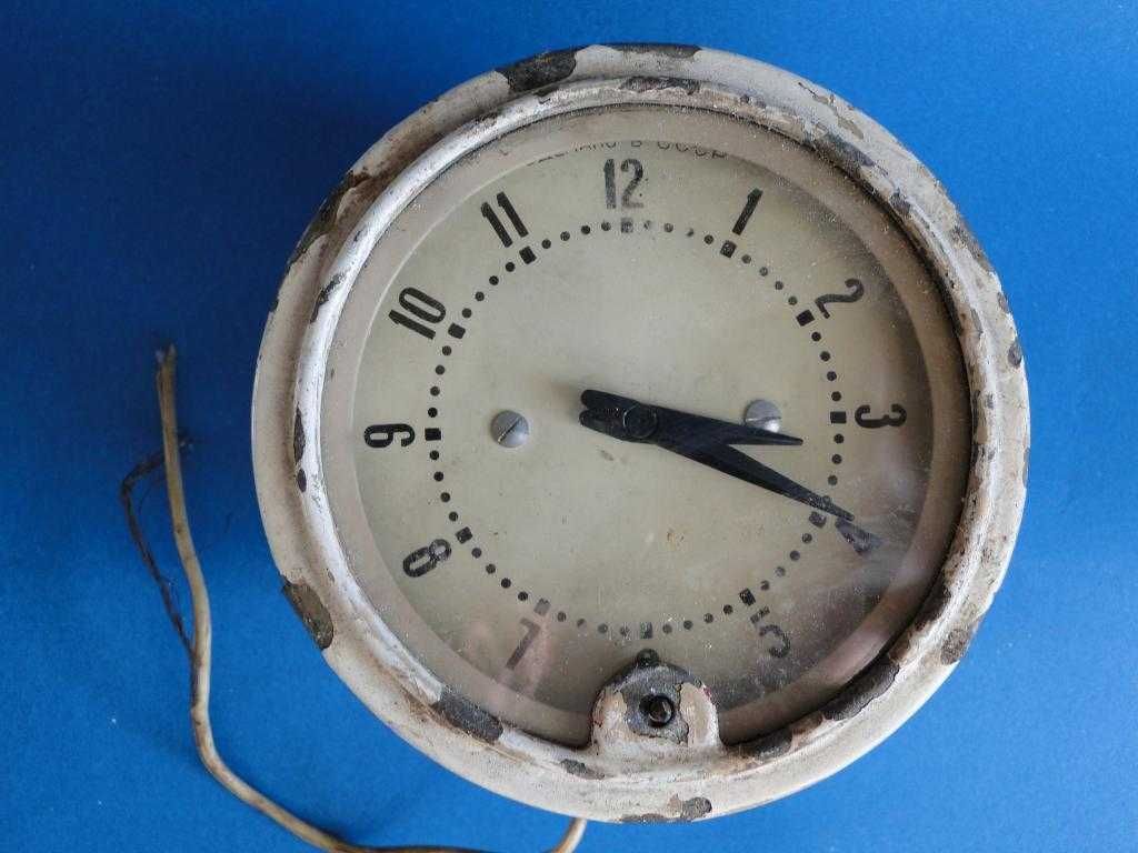 Часы  от старого авто.