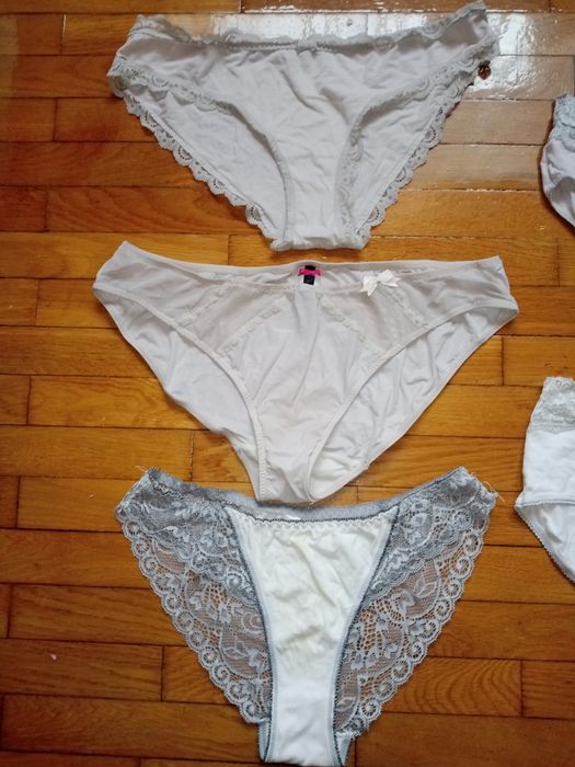 Білизна жіноча, трусики.
