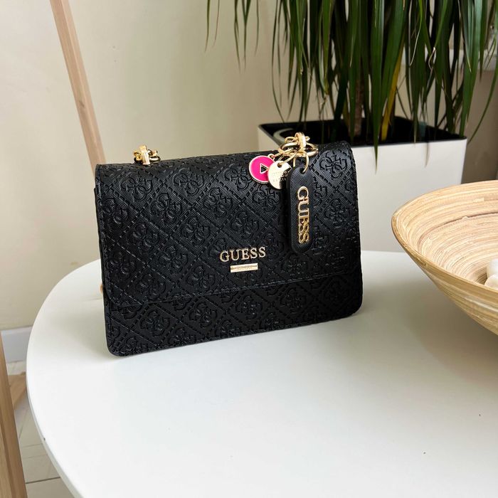 Жіноча сумка класична чорна Guess з екошкіри на золотому ланцюжку ЛЮКС