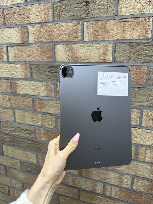 Used iPad pro 11 M1 256Gb. (Space)
