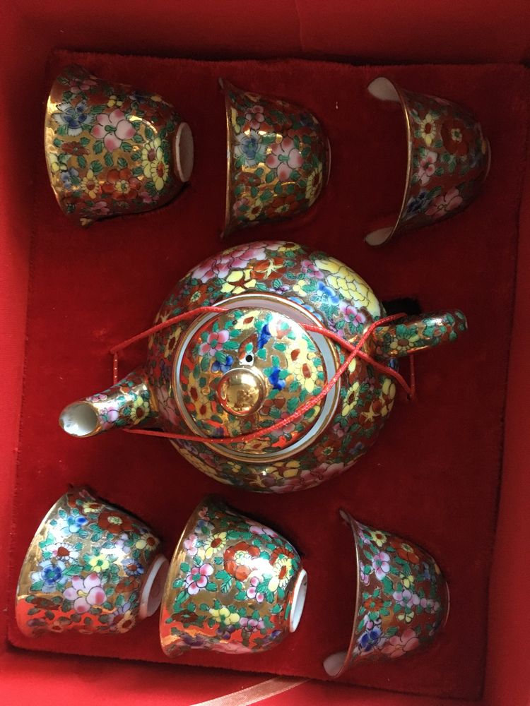 Conjunto de chá em porcelana chinesa original.