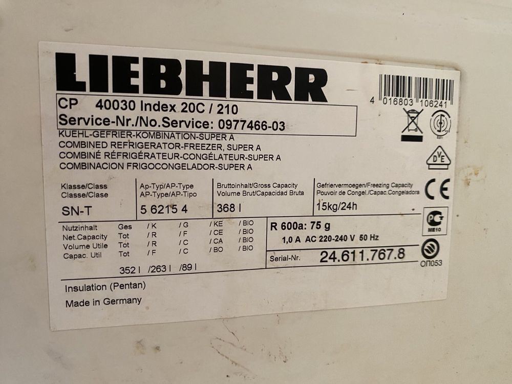 Продам двохкамерний робочий б/у холодильник Liеbherr