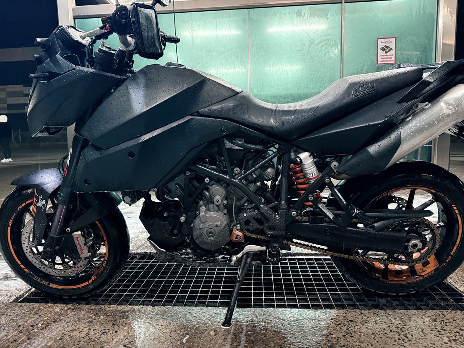 Мотоцикл KTM 990 SMT На Дoкумeнтax