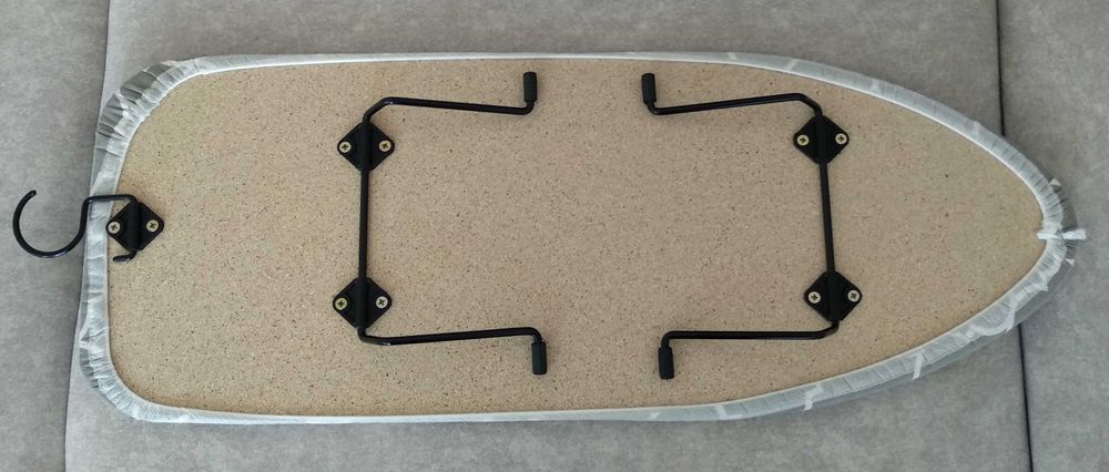 Deska do prasowania na stole mała turystyczna dla studenta