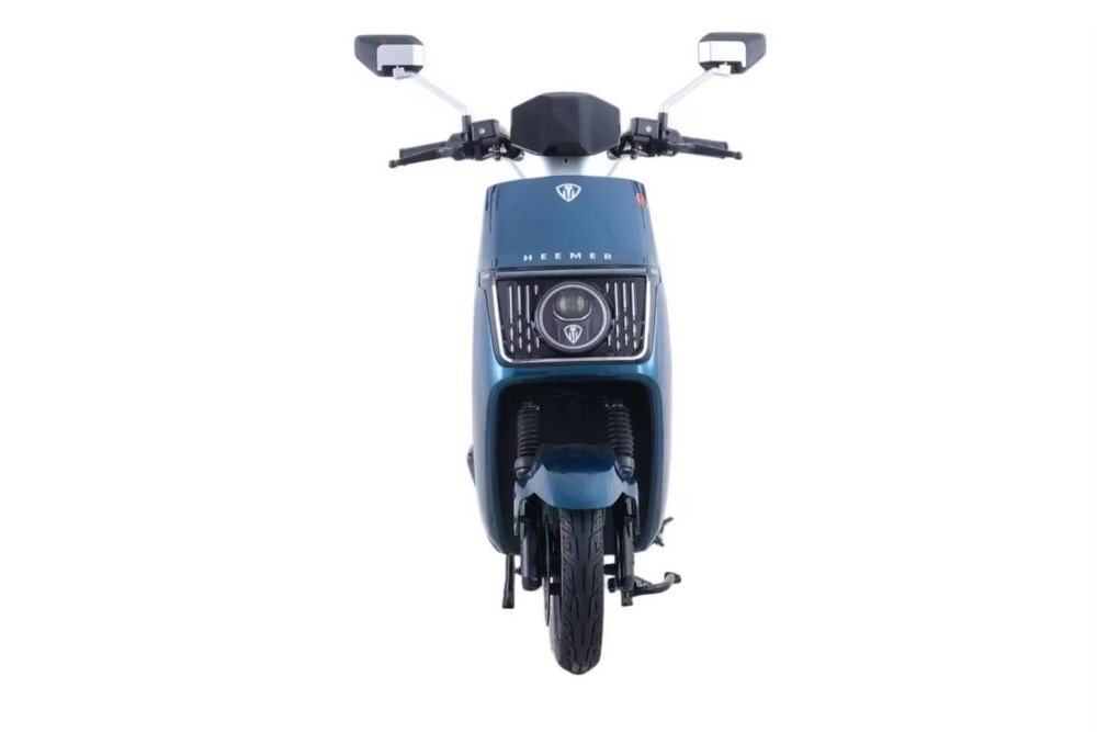Scooter elétrica nova, pronta a circular!