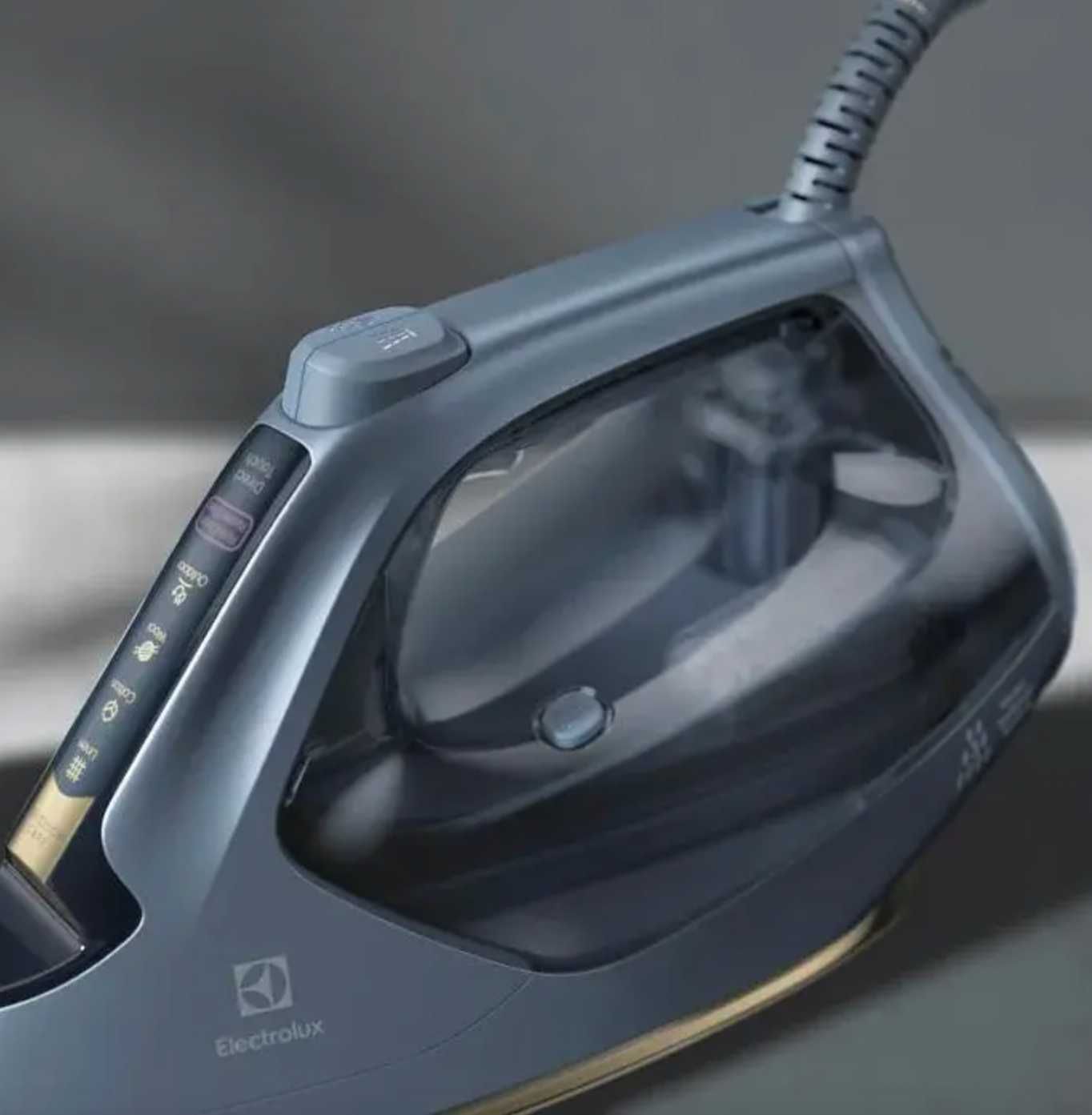 Żelazko Parowe ELECTROLUX E8SI1-6DBM Resilium 240g/min