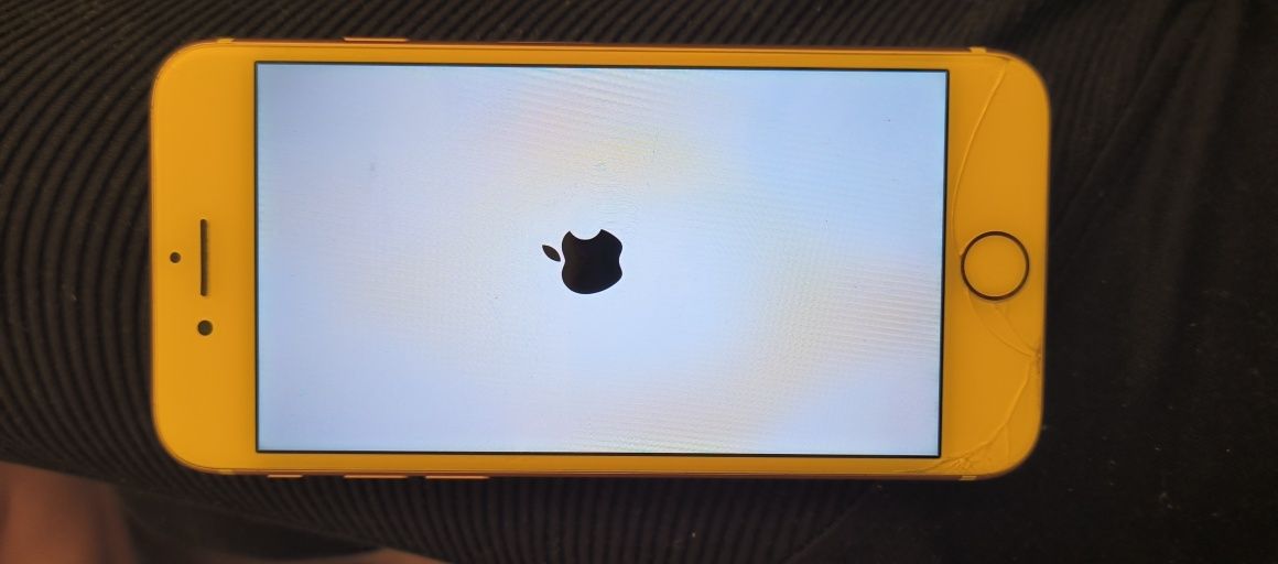 iPhone 7 różowy uszkodzony