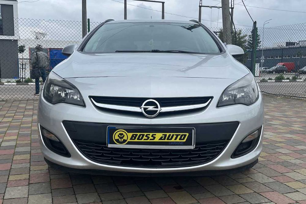 Opel Astra 2013 рік