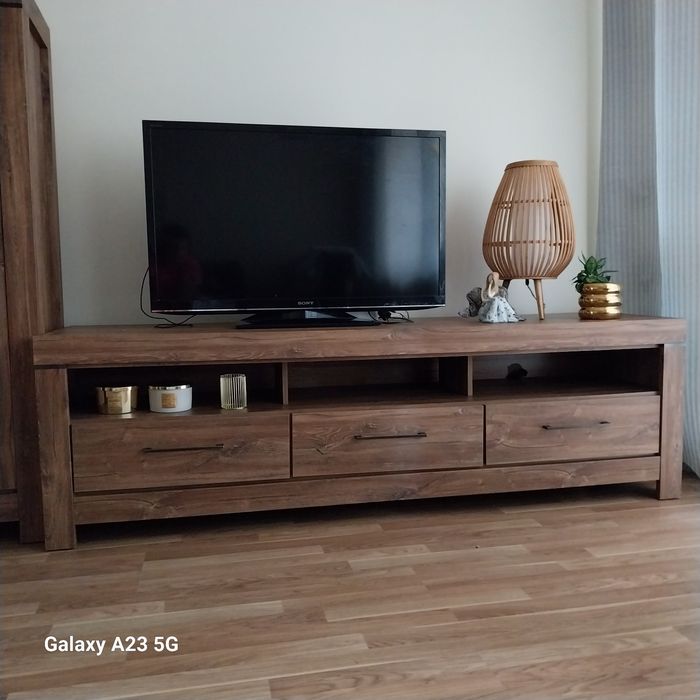 RTV  witryna ze szkłem