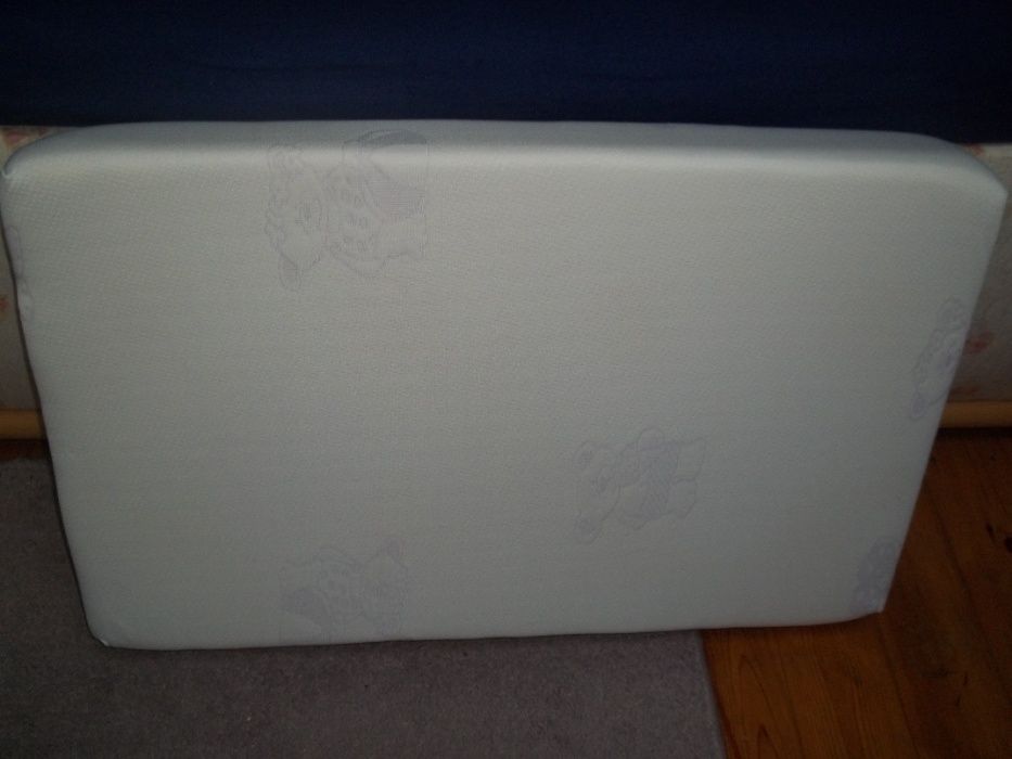 Materac ok. 80 x 50 x 9 cm