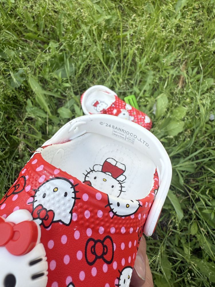 Дитячі крокси для дівчинки hello kitty crocs для девочки купить